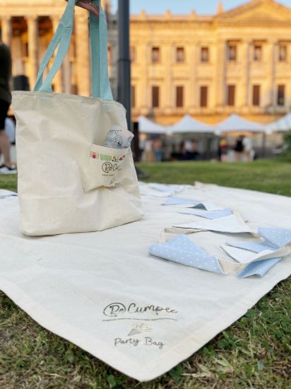 Imagen de Party bag mantel bolso para botellas y vasos, banderines, 10 vasos