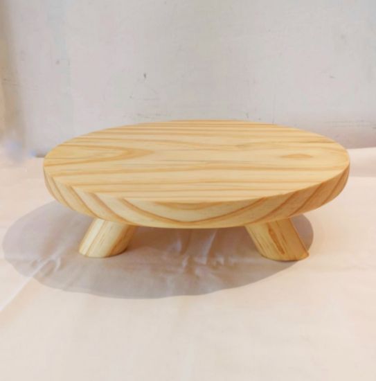 Imagen de Porta torta baja con patitas madera